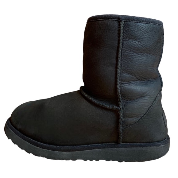 UGG Kids Classic II Weather Short Black Size 2 - Picture 7 of 12